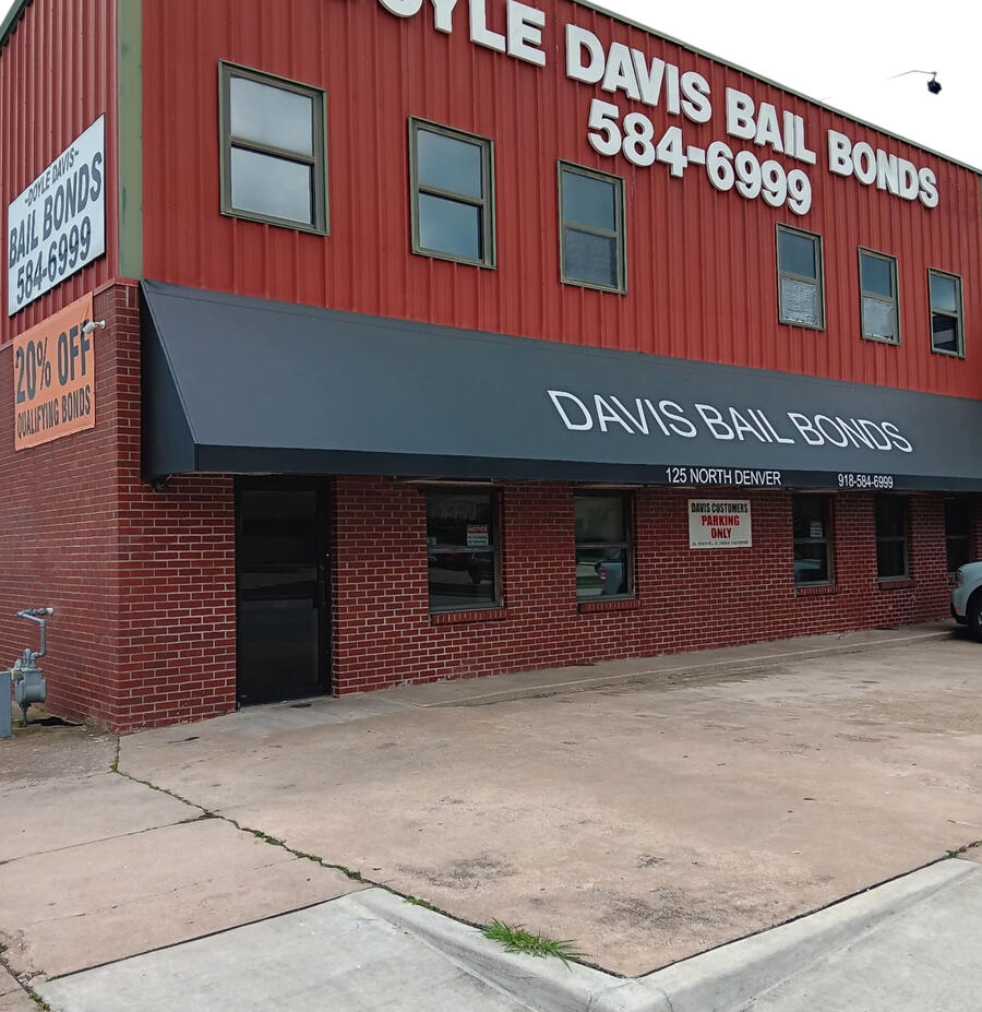 Outside view of the Doyle Davis Bail Bonds office.